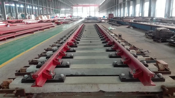 钢轨伸缩调节器