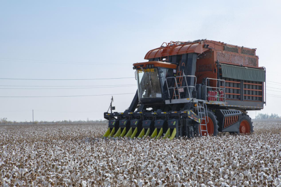 4MZ-6自走式采棉机