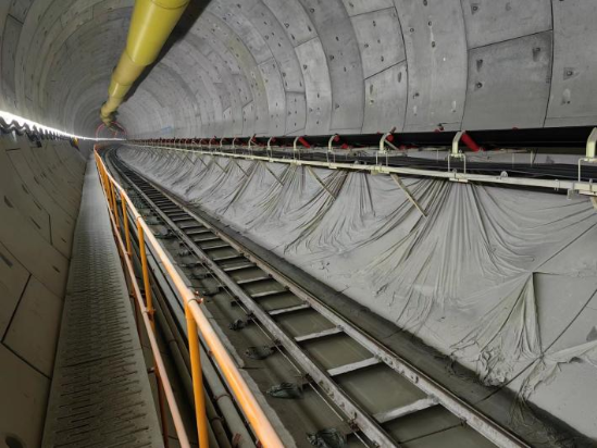 连续带式输送机