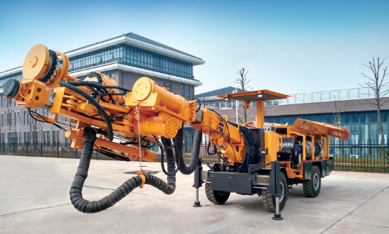 矿用液压采矿钻车